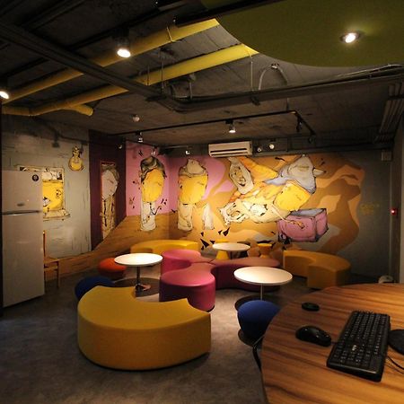 Backpackers Hostel - Ximen Taipei Exteriör bild