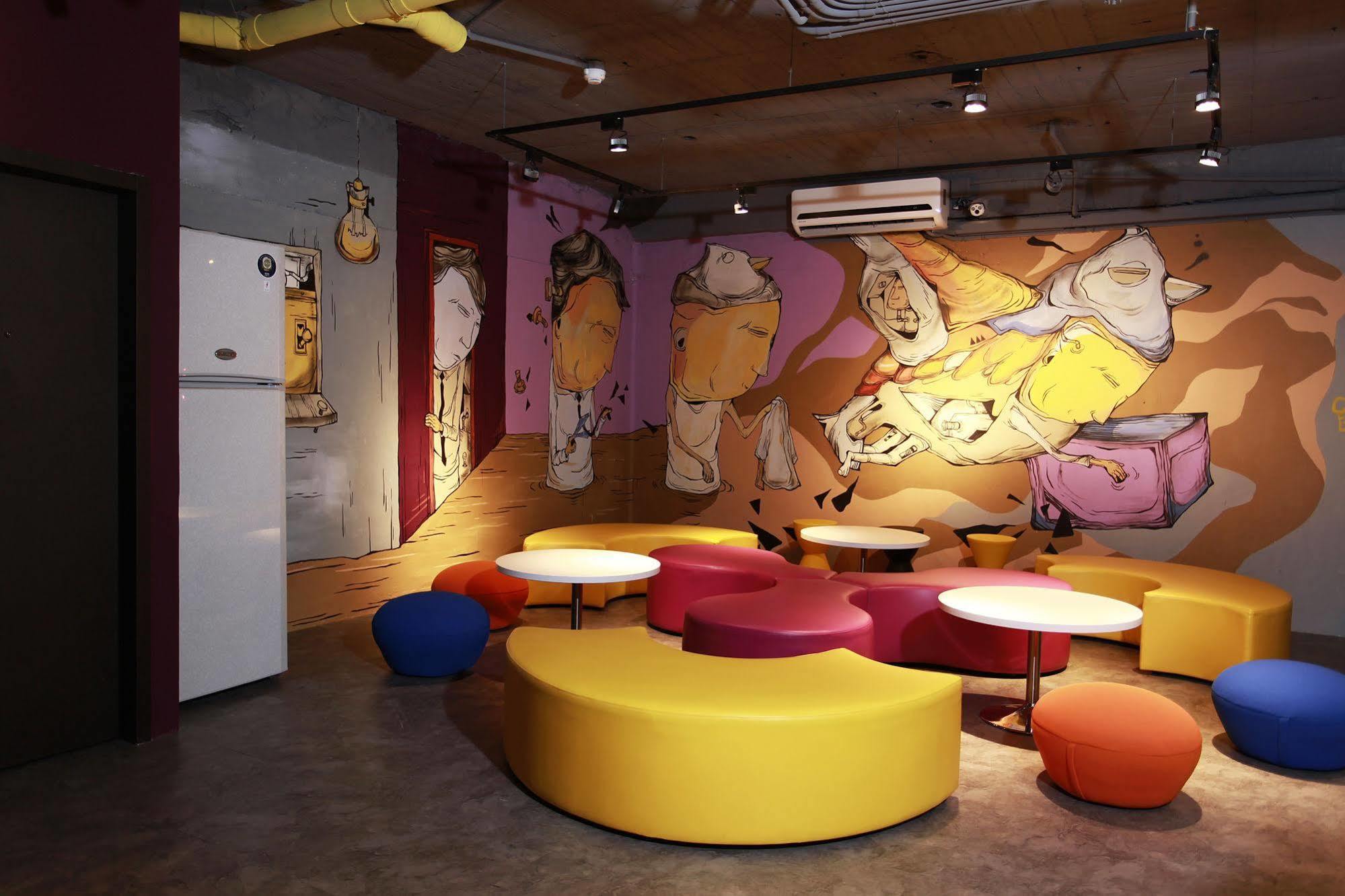 Backpackers Hostel - Ximen Taipei Exteriör bild
