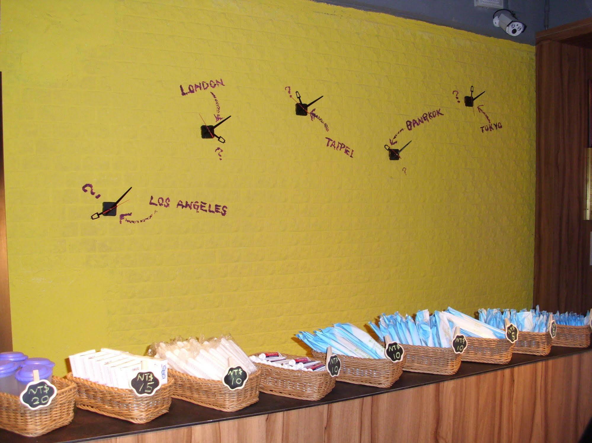 Backpackers Hostel - Ximen Taipei Exteriör bild