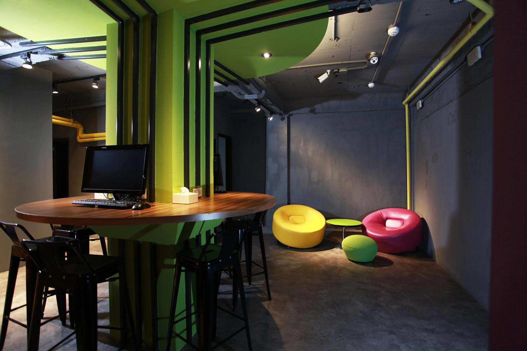 Backpackers Hostel - Ximen Taipei Exteriör bild