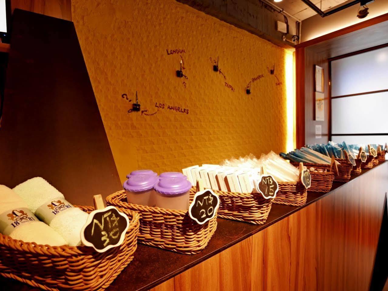 Backpackers Hostel - Ximen Taipei Exteriör bild
